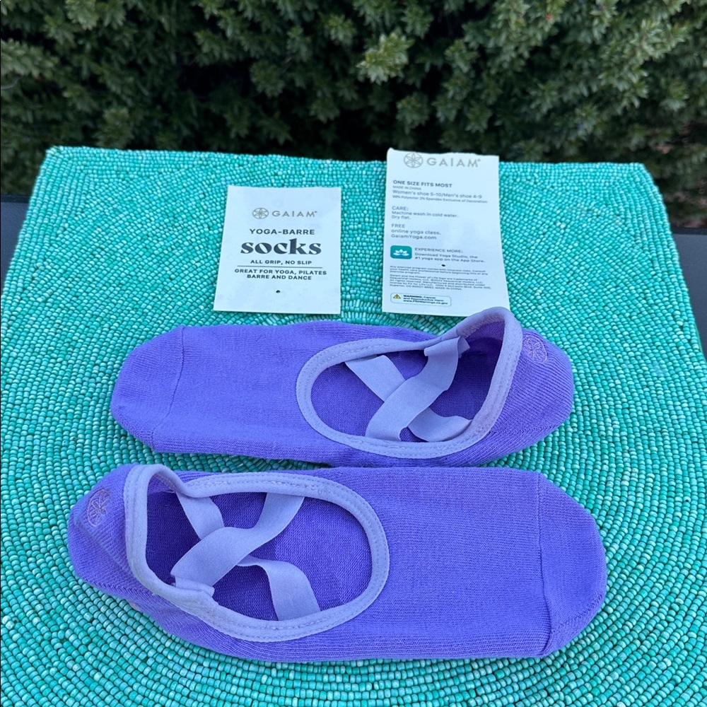 GAIAM Lavender Yoga Socks-brand new/never used-originally packed. - Picture 13 of 17
